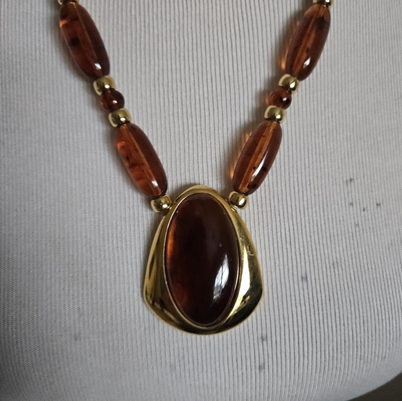 Vintage Napier brown amber beaded Chunky necklace. - Picture 9 of 12